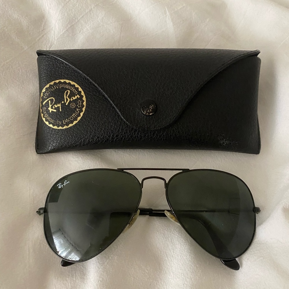 Ray ban black aviators with case